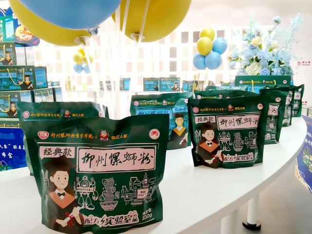 国内首家柳州螺蛳粉产业学院推出校企合作螺蛳粉产品
